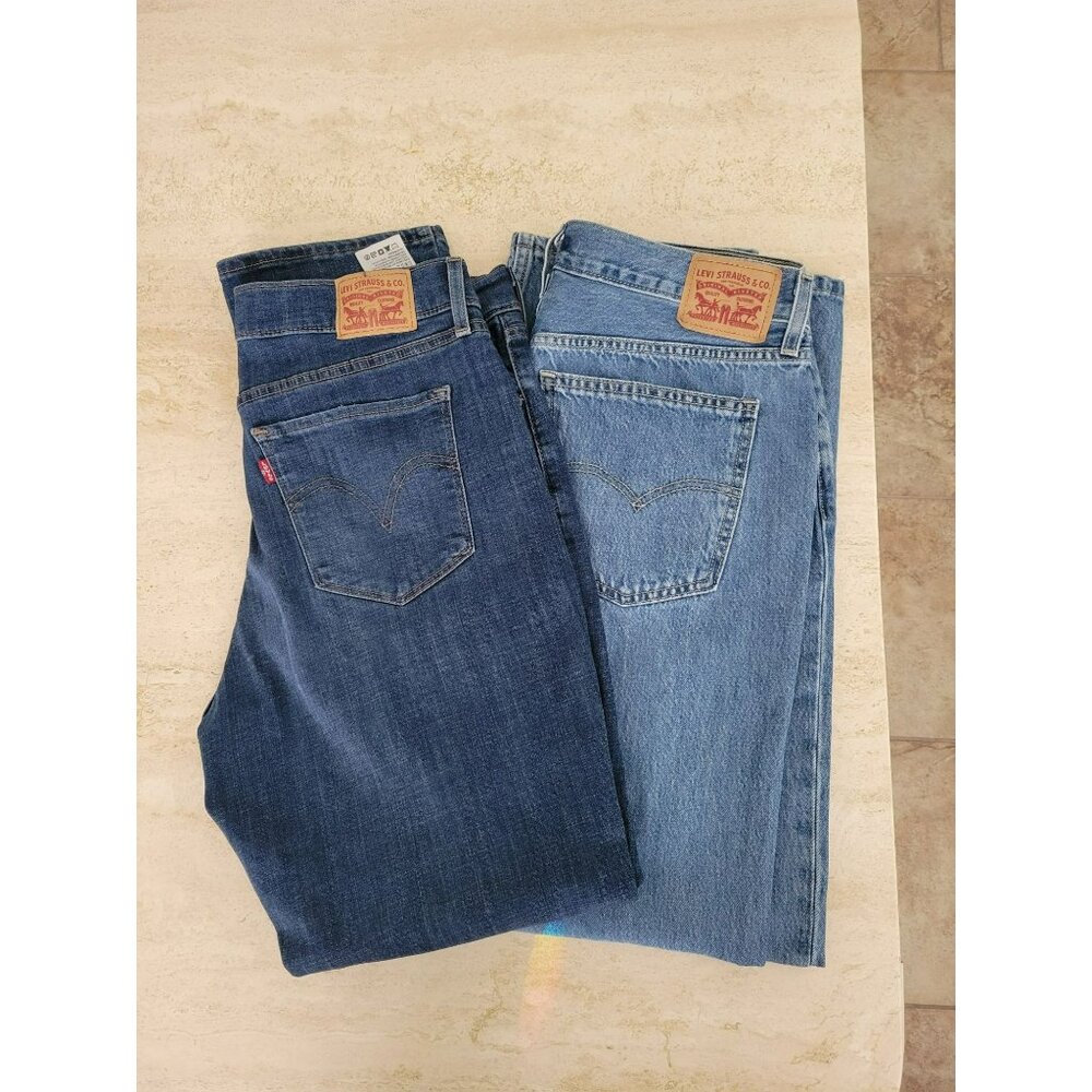 LEVI'S 2 PAIR STRAIGHT LEG JEANS, SIZE 12/31, EUC